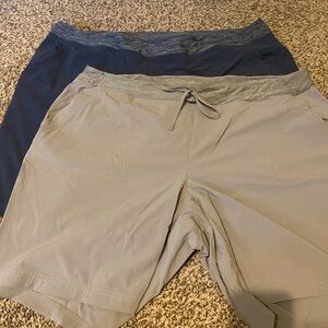 DULUTH TRADING CO 2 pairs  Women's Plus Armachillo Cooling 10" Shorts 24 W